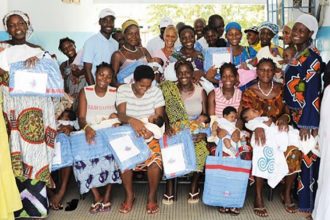 Une vue d’ensemble de mères récompensées
dans la maternité de Lokodjro à yopougon.