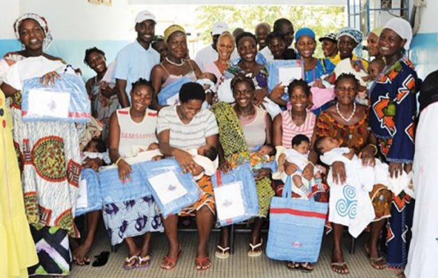 Une vue d’ensemble de mères récompensées
dans la maternité de Lokodjro à yopougon.
