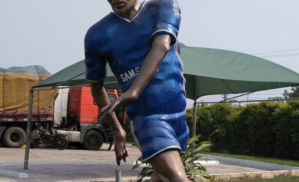 Michael-Essien-statue