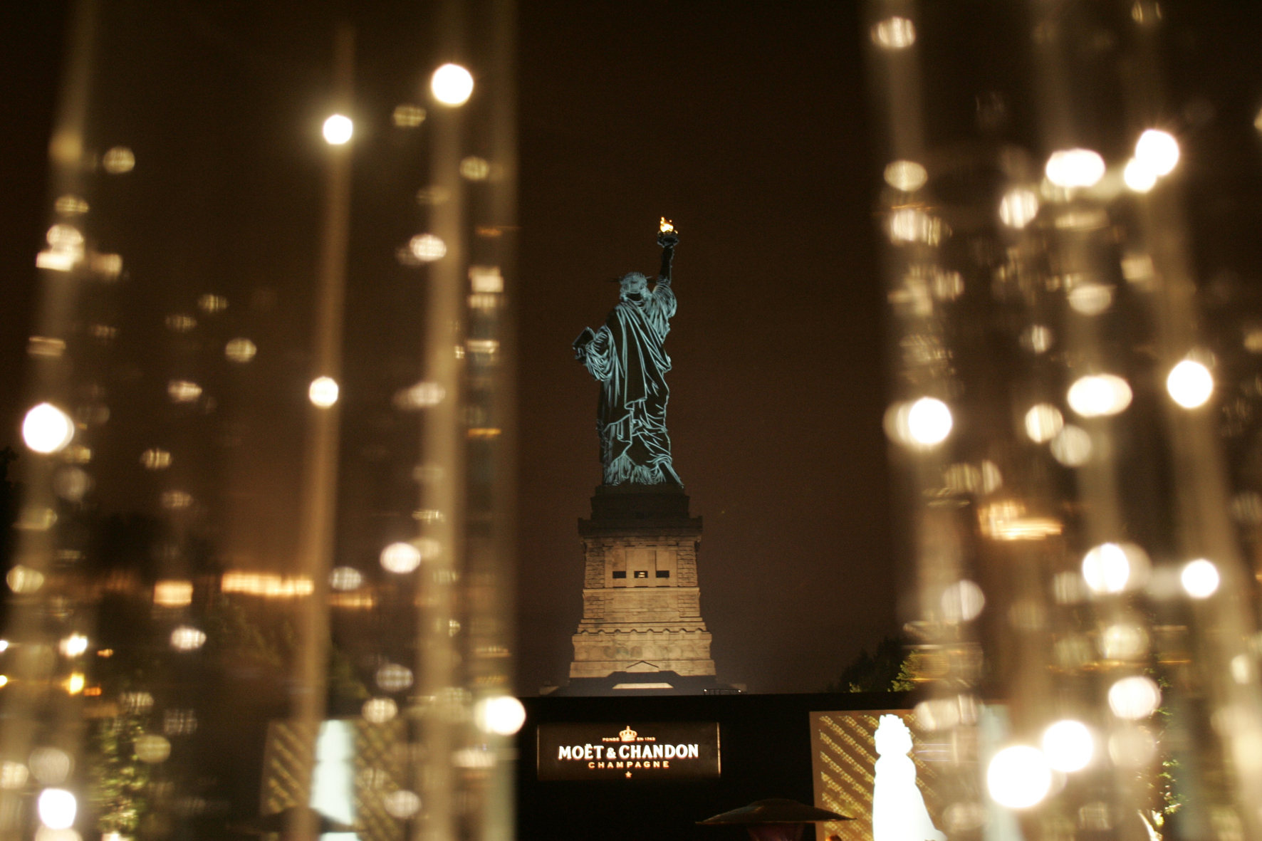Statue de la Liberté illuminée par Moët & Chandon - Moët Fabulous Fête