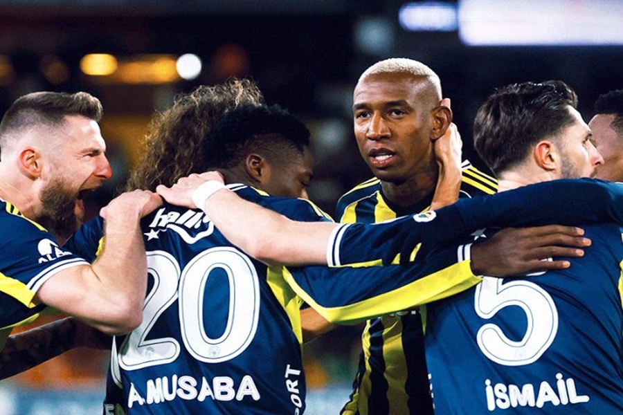 Fenerbahce – Nottingham Forest : chaînes de diffusion, pronostics et compositions probables