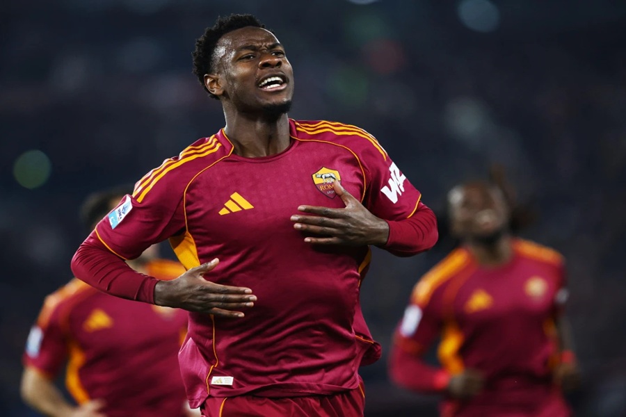 Mercato : Evan Ndicka plaît beaucoup au FC Barcelone