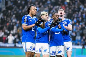 Guéla Doué (à g.) et Martial Godo (20). Site officiel du RC Strasbourg